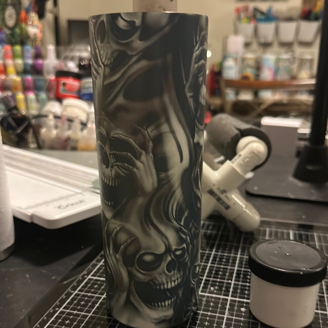 20oz Skull glow in Dark